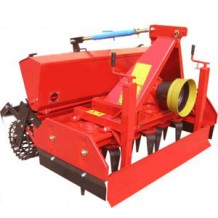 Herse rotative avec semoir intégré pour tracteur