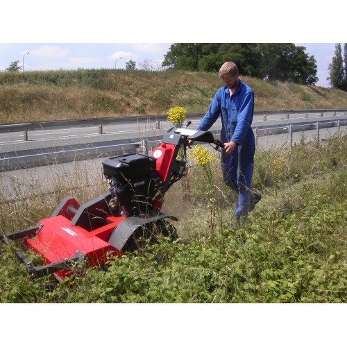 Débroussailleuse auto-tractée 16 cv à fléaux Débroussailleuse auto-tractée 16 cv à fléaux