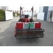 Tracteur 32 cv équipé d'une herse rotative avec semoir intégré