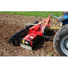 Tracteur 20 - 25 cv équipé d'une herse rotative 130 cm
