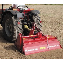 Tracteur 20 - 25 cv équipé d'un rotavator 130 cm et d'une herse rotative 130 cm